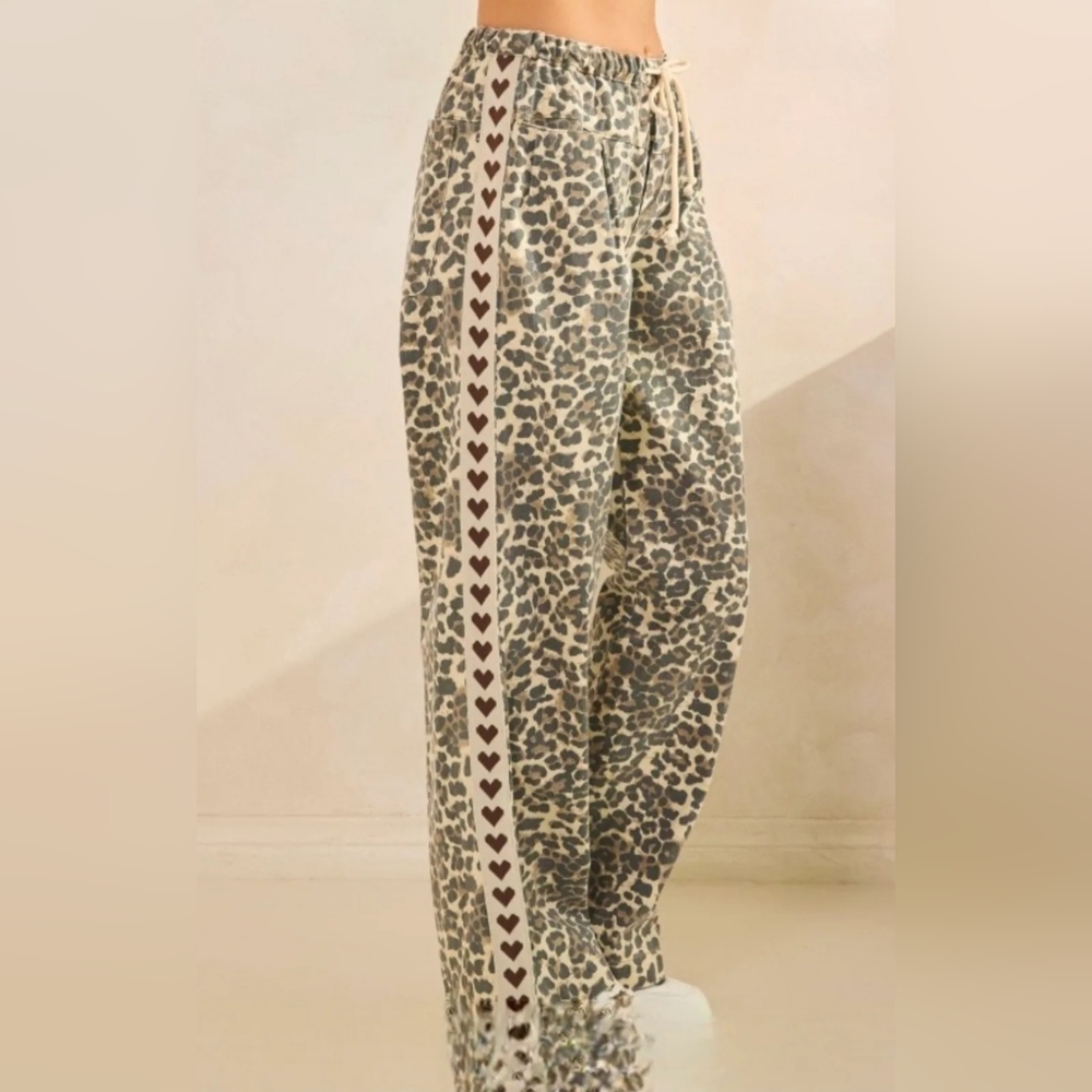 Leopard Print Wide-Leg Pants with Heart-Trim